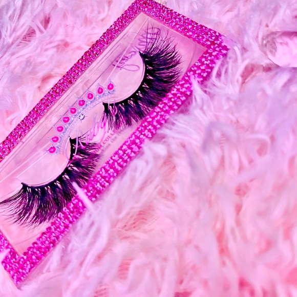 Majesty Lashes - Picture 1 of 1